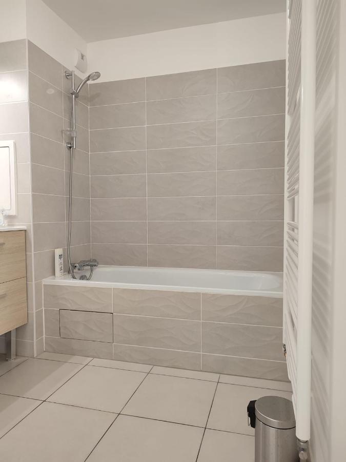Chambre Privee Dans Un Nouvel Appartement Partage Pres De Paris Avec Parking Gratuit Chevilly-Larue Exterior foto